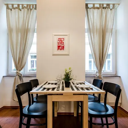 Weiner's Choice * Budapeste